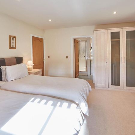 Host & Stay - Folkton Cottages Scarborough Room photo